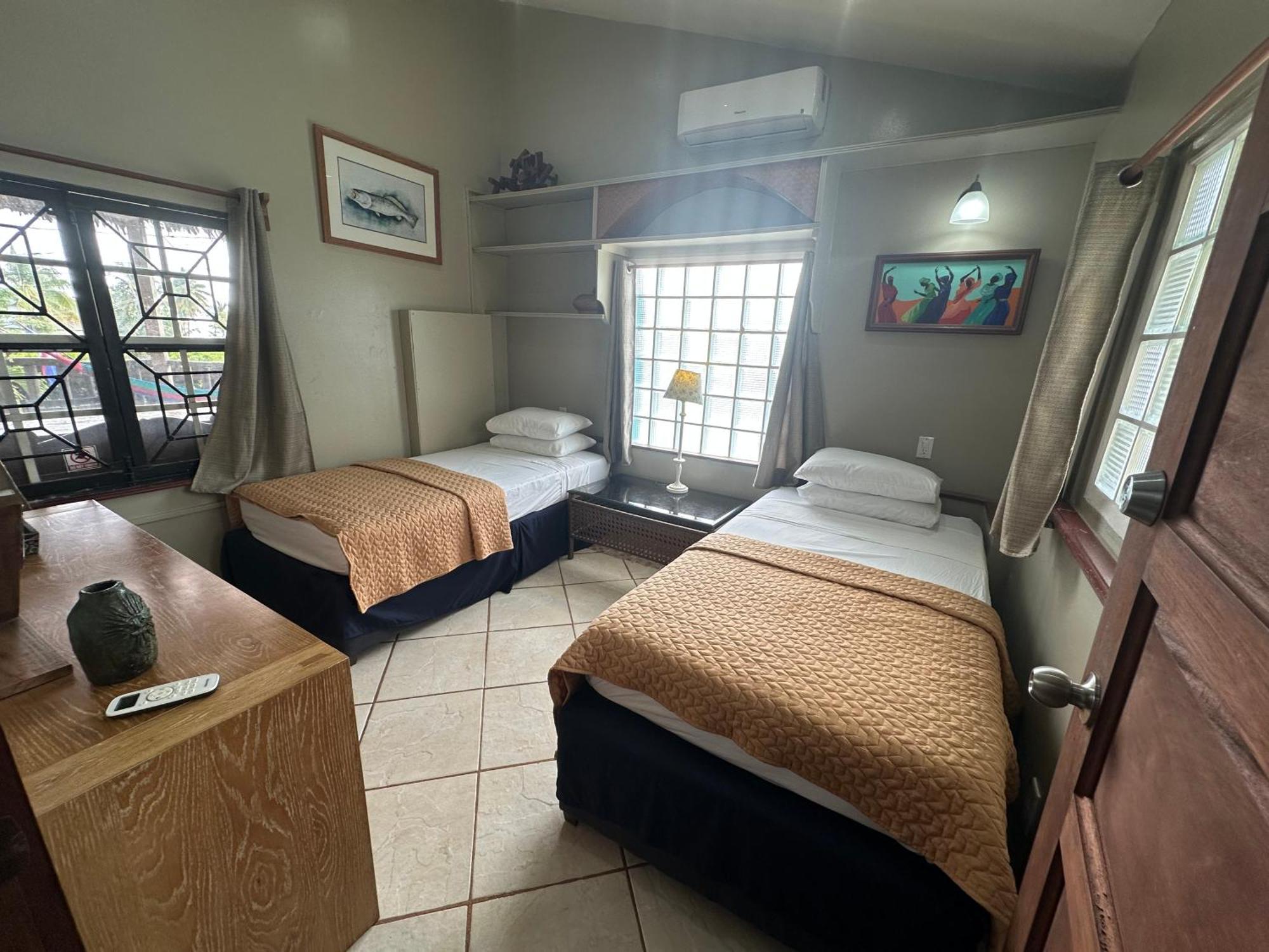 All Seasons Belize Hopkins Quarto foto