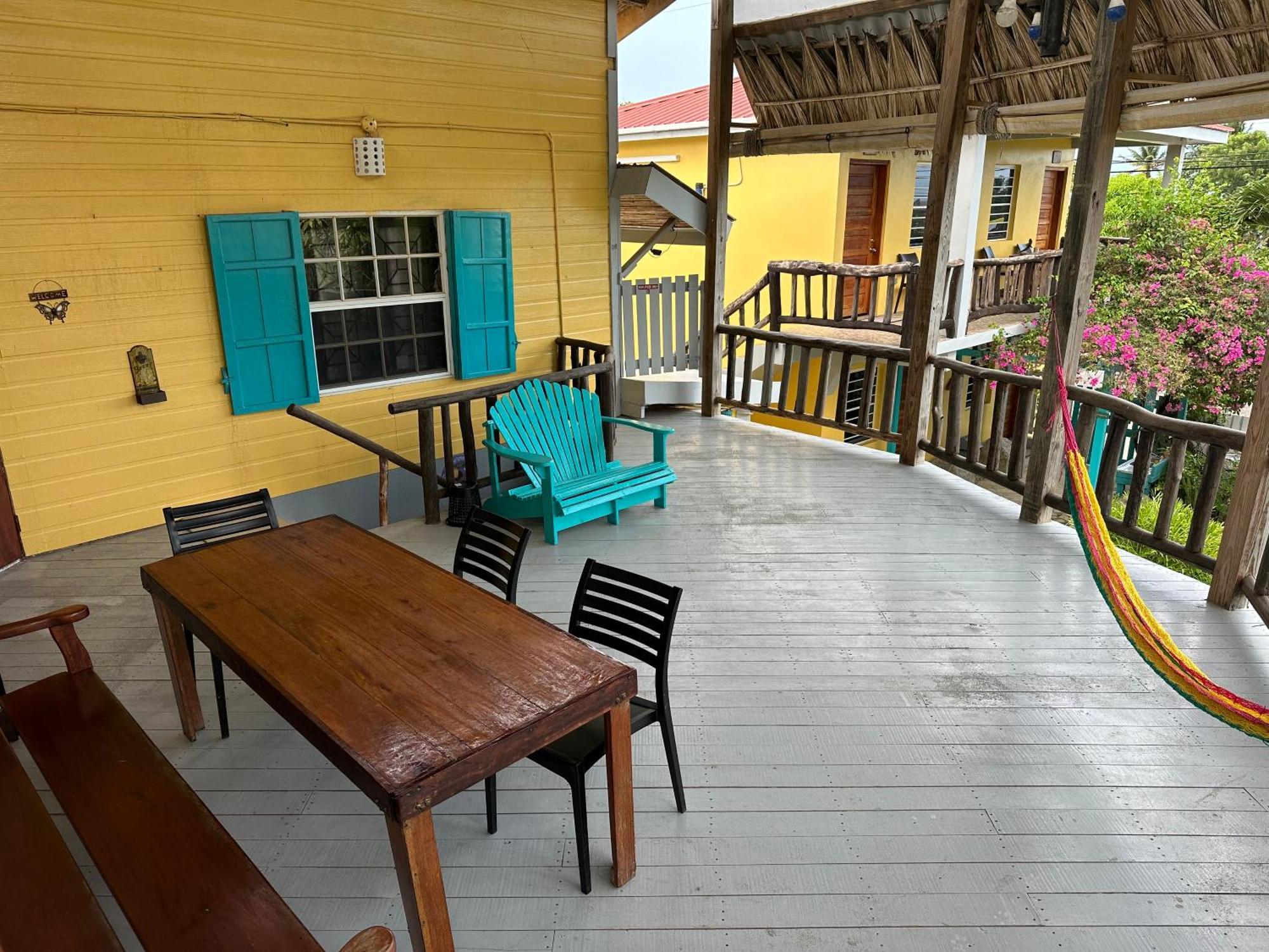 All Seasons Belize Hopkins Quarto foto